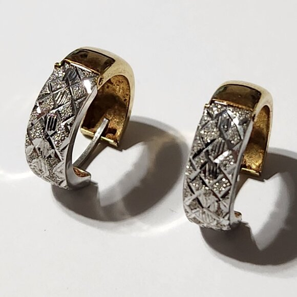 Estate Jewelry - [SOLD] 80's 2.1g 18K Gold Engraved Design Etched Huggie Earrings